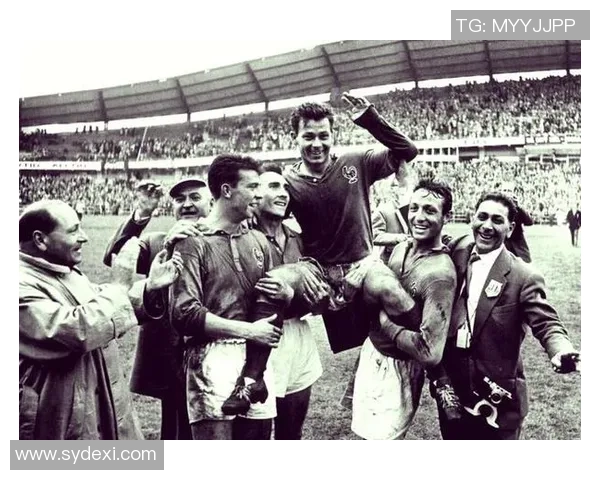 球星专辑:探索足球传奇人物的辉煌历程与传奇时刻 球星专辑:探索足球传奇人物的辉煌历程与传奇时刻