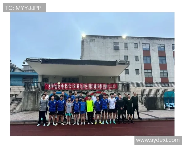 足球场上的少年梦与球星同行 共谱绿茵传奇的激情时刻